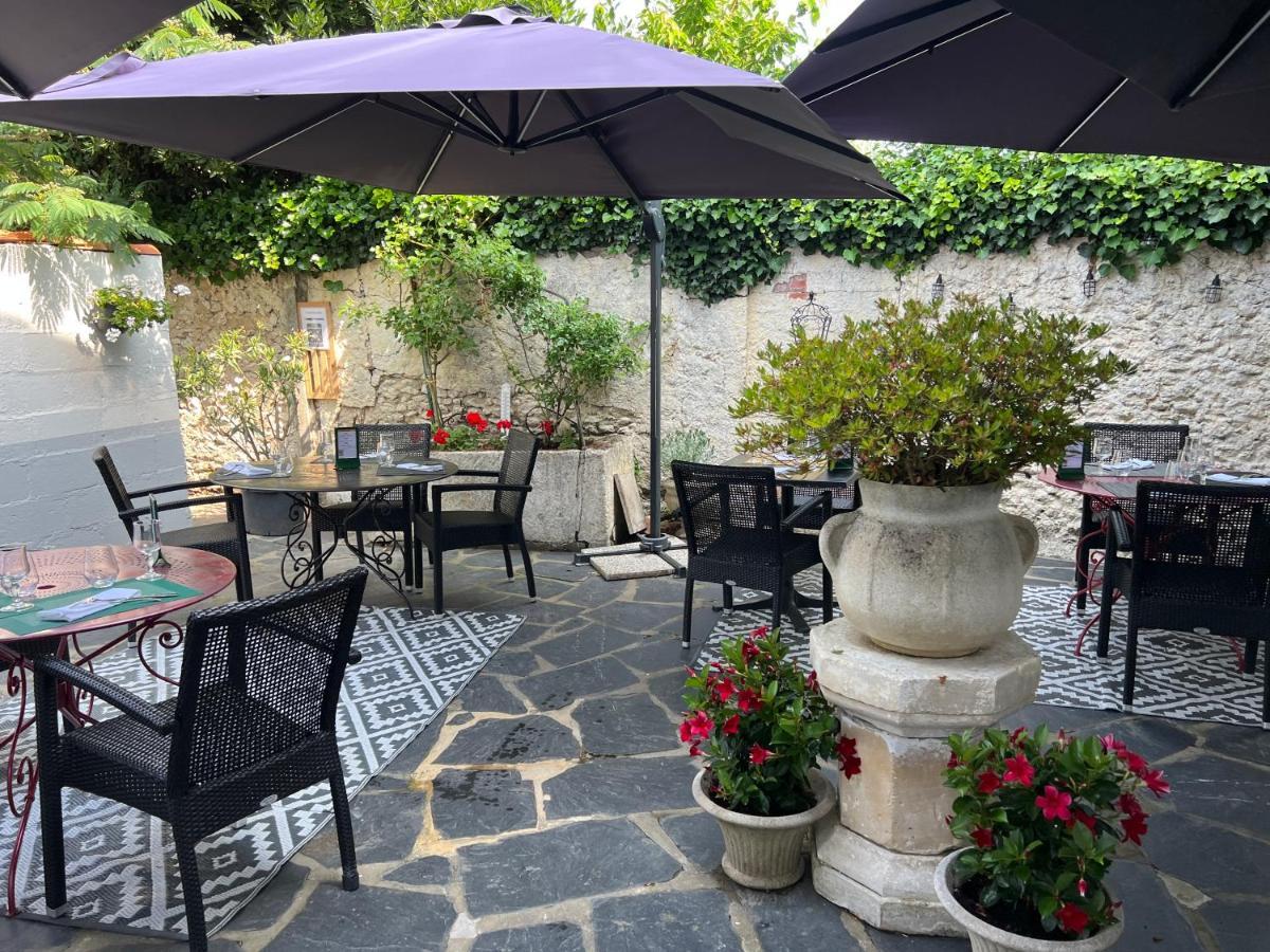 Hôtel Restaurant Le Crist'Al Saint-Georges-de-Didonne Exterior foto